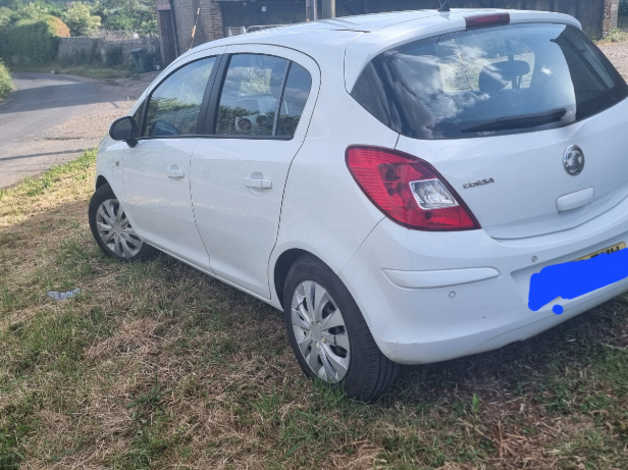 Vauxhall Corsa, 2013 (63) White Hatchback, Manual Diesel, 110,304 miles - Image 4