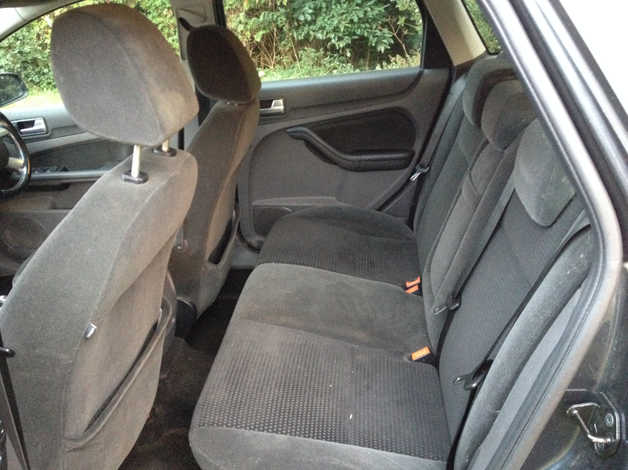 FORD FOCUS 1.6 GHIA AUTOMATIC ESTATE YEARS MOT DRIVES VERY WELL ALLOY WHEELS AIR CON CD CHEAP CAR - Image 9