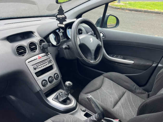 Peugeot 308, 2010 (59) Black Hatchback, Manual Diesel, 151,000 miles - Image 3