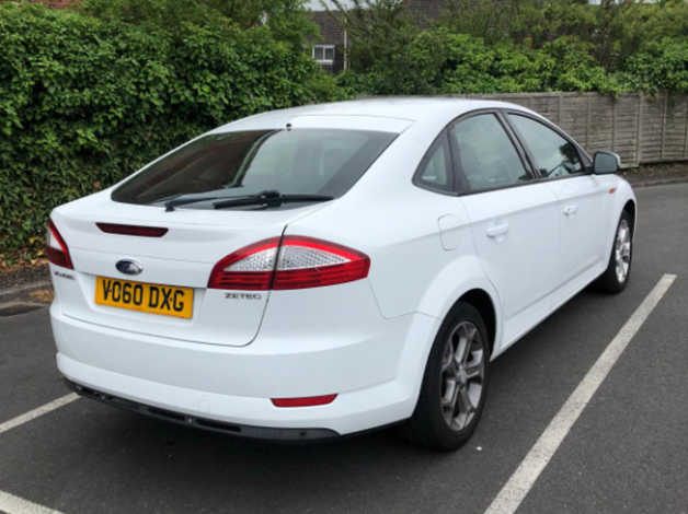 Ford Mondeo, 2010 (60) White Hatchback, Manual Diesel, 148,936 miles - Image 4