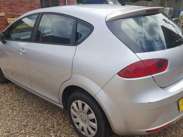 Seat Leon, 2011 (11) Silver Hatchback, Manual Diesel, 133,791 miles - Image 3