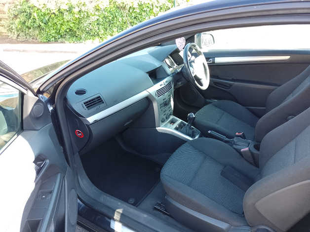Vauxhall Astra, 2009 (59) Black Hatchback, Manual Petrol, 88,259 miles - Image 6