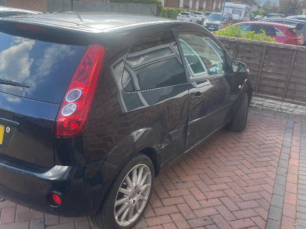 Ford Fiesta, 2007 (57) Black Hatchback, Manual Petrol, 143,721 miles - Image 3
