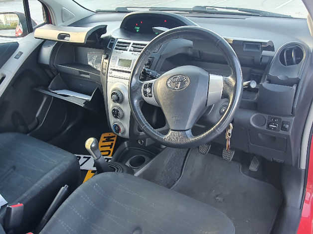 Toyota Yaris, 2007 (07) red hatchback, Manual Petrol, 103000 miles - Image 6
