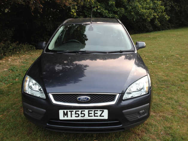 FORD FOCUS 1.6 GHIA AUTOMATIC ESTATE YEARS MOT DRIVES VERY WELL ALLOY WHEELS AIR CON CD CHEAP CAR - Image 4