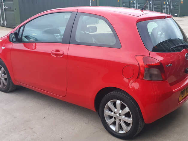 Toyota Yaris, 2007 (07) red hatchback, Manual Petrol, 103000 miles - Image 4
