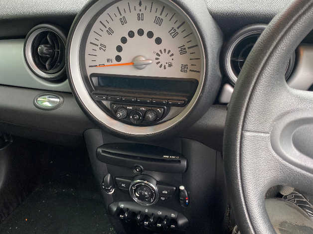 Mini MINI, 2012 (62) White Hatchback, Manual Diesel, 138,900 miles - Image 6