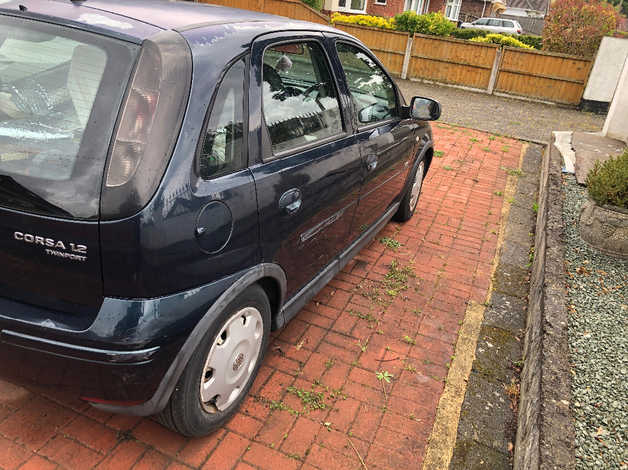 Vauxhall Corsa, 2004 (54) black hatchback, Manual Petrol, 70,000 miles - Image 2