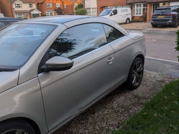 Volkswagen Eos, 2009 (09) Silver Convertible, Semi auto Diesel, 97,888 miles - Image 6