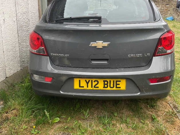 Chevrolet Cruze, 2012 (12) Grey Hatchback, Manual Petrol, 61,221 miles - Image 2