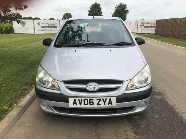 HYUNDAI GETZ 1.1 GSI CHEAP CAR TO TAX AND INSURE 7 MONTHS MOT FULL SERVICE HISTORY NICE CLEAN SMALL CAR - Image 4