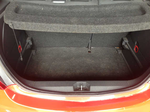 Vauxhall Corsa, 1.2 sxi 2007 (07) Red Hatchback, Manual Petrol, 91,778 miles long mot - Image 8