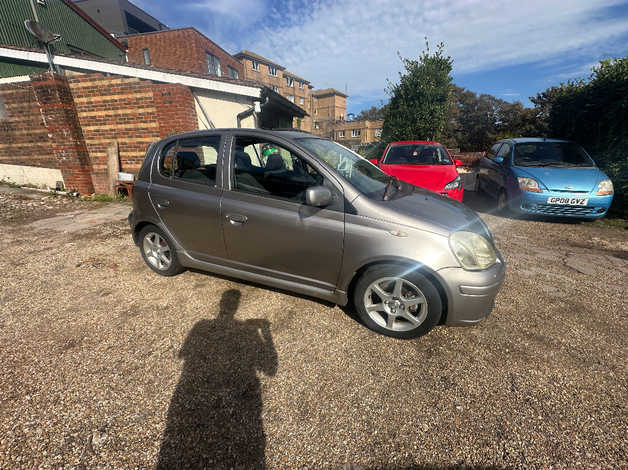 Cheap Toyota Yaris, 2001 (51) Red Hatchback, Automatic Petrol, 54,645 miles for sale in Brighton, Cornwall