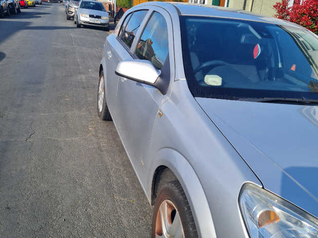 Vauxhall Astra, 2009 (09) Silver Hatchback, Manual Petrol, 73,300 miles - Image 3