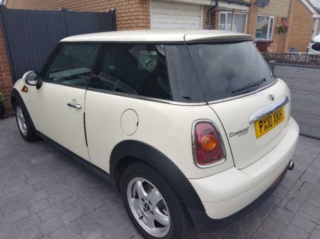 Mini MINI, 2010 (10) White Hatchback, Manual Petrol, 105,264 miles - Image 2