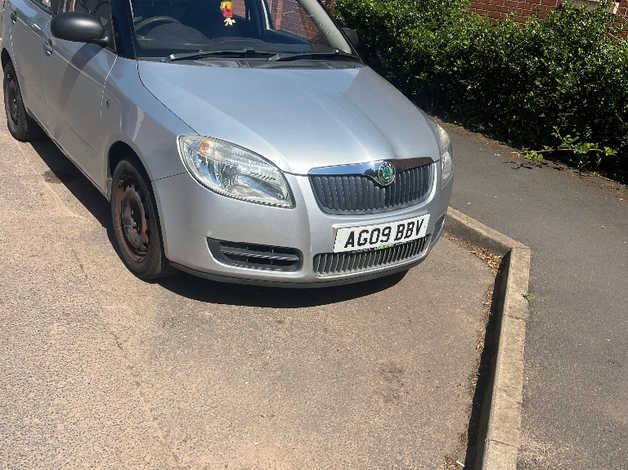 Skoda Fabia, 2009 (09) Silver Hatchback, Manual Petrol, 148,855 miles - Image 2