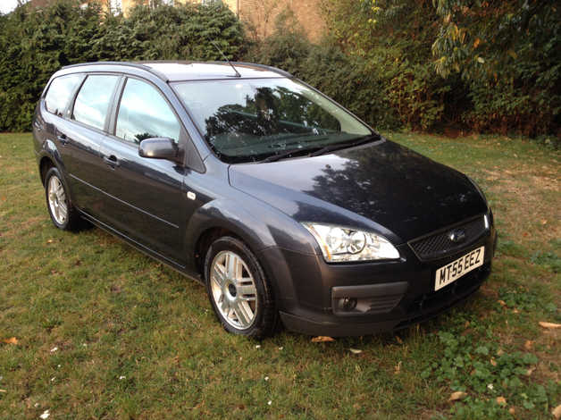 FORD FOCUS 1.6 GHIA AUTOMATIC ESTATE YEARS MOT DRIVES VERY WELL ALLOY WHEELS AIR CON CD CHEAP CAR - Image 2