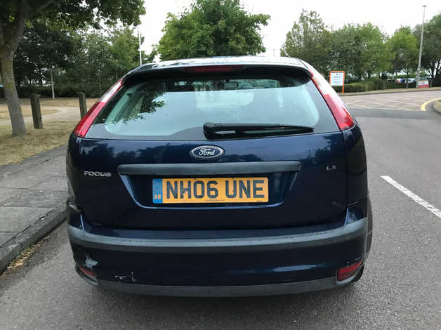 FORD FOCUS 1.6 10 MONTHS MOT FULL SERVICE HISTORY ULEZ COMPLIANT LOW MILEAGE - Image 4