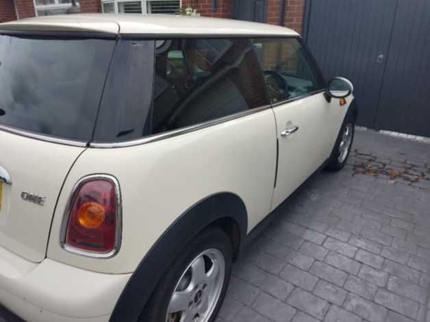 Mini MINI, 2010 (10) White Hatchback, Manual Petrol, 105,264 miles - Image 4