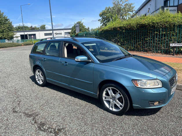 Volvo S40/V50 SERIES, 2008 (57) Blue Estate, Manual Diesel, 139,890 miles - Image 2
