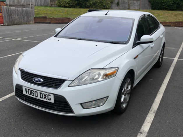 Ford Mondeo, 2010 (60) White Hatchback, Manual Diesel, 148,936 miles - Image 2