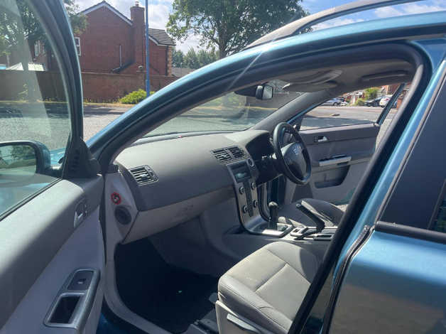 Volvo S40/V50 SERIES, 2008 (57) Blue Estate, Manual Diesel, 139,890 miles - Image 8