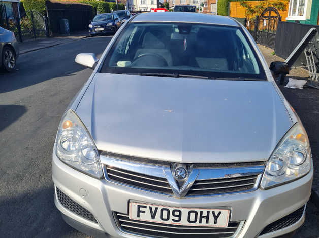 Vauxhall Astra, 2009 (09) Silver Hatchback, Manual Petrol, 73,300 miles - Image 4