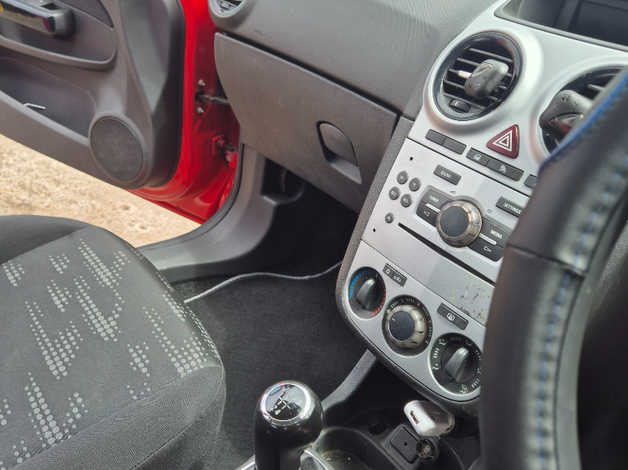 Vauxhall Corsa, 2012 (62) Red Hatchback, Manual Diesel, 169,289 miles - Image 4