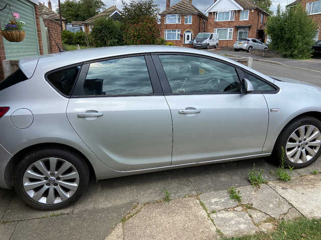 Cheap Vauxhall Astra, 2010 (60) Silver Hatchback, Manual Petrol, 114,789 miles for sale in Leicester, Leicestershire
