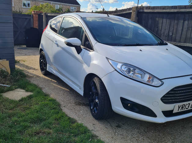 Cheap Ford Fiesta, 2013 (13) White Hatchback, Manual Diesel, 147,463 miles for sale in Huntingdon, Cambridgeshire