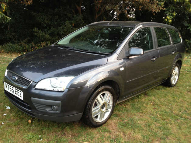 FORD FOCUS 1.6 GHIA AUTOMATIC ESTATE YEARS MOT DRIVES VERY WELL ALLOY WHEELS AIR CON CD CHEAP CAR - Image 3