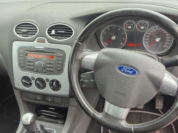 Ford Focus, 2008 Long MOT, Red Hatchback, Manual Petrol, not astra - Image 5
