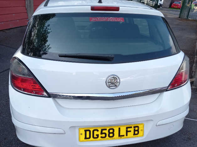 Vauxhall Astra, 2008 (58) White Hatchback, Manual Petrol, 80,798 miles - Image 2