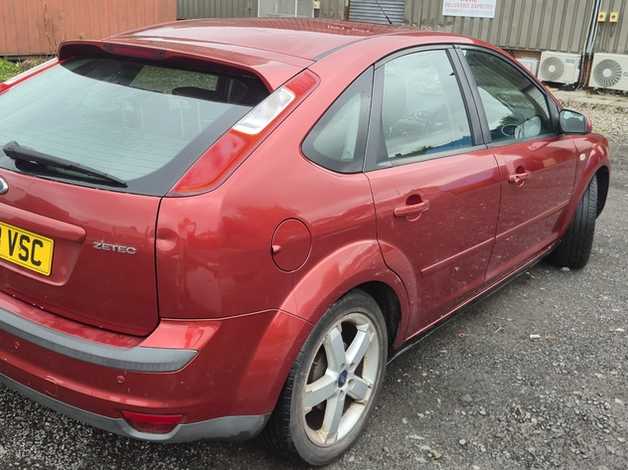 Ford Focus, 2008 Long MOT, Red Hatchback, Manual Petrol, not astra - Image 4