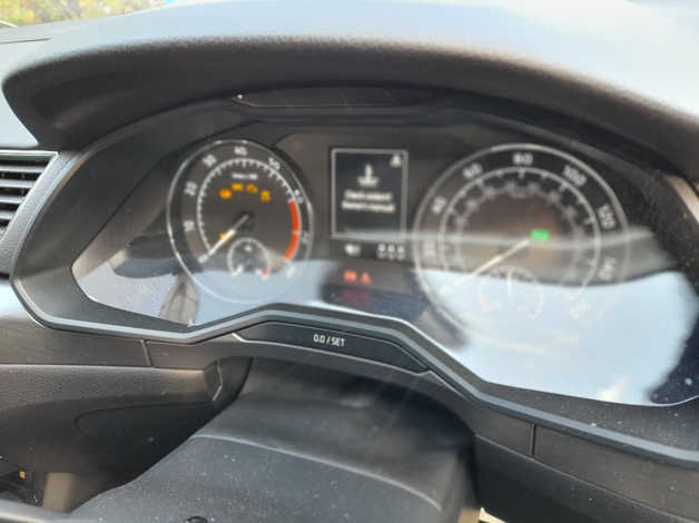 Skoda Superb, 2018 (18) Black Hatchback, Semi auto Petrol, 90,457 miles - Image 2