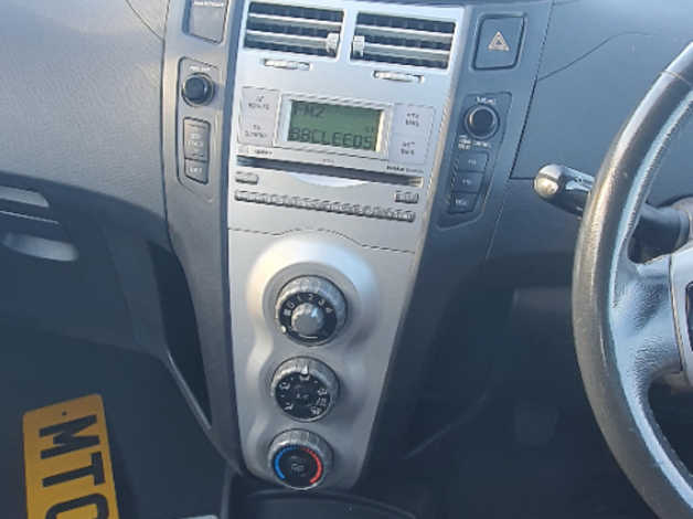 Toyota Yaris, 2007 (07) red hatchback, Manual Petrol, 103000 miles - Image 9