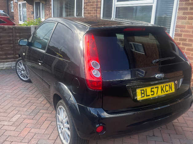 Ford Fiesta, 2007 (57) Black Hatchback, Manual Petrol, 143,721 miles - Image 2