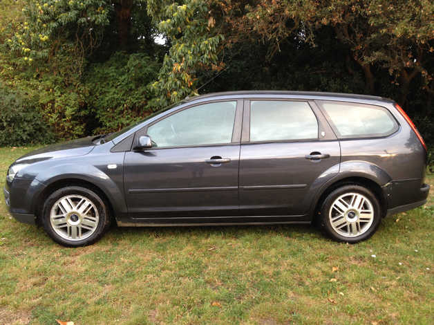 FORD FOCUS 1.6 GHIA AUTOMATIC ESTATE YEARS MOT DRIVES VERY WELL ALLOY WHEELS AIR CON CD CHEAP CAR - Image 7