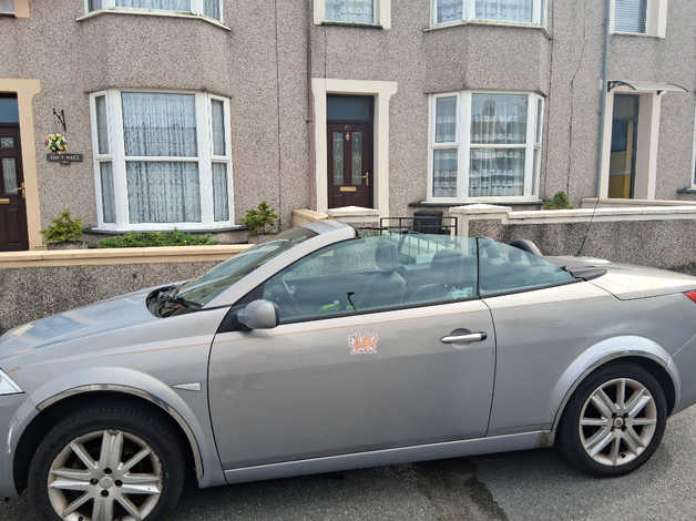 Cheap Renault MEGANE DYNAMIQUE, 2004 (04) Beige Convertible, Manual Petrol, 124,920 miles for sale in  Holyhead